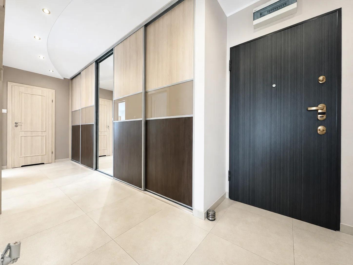 Taras 11m² | 2 łazienki | m. postojowe | duże przeszklenia |umeblowane — zdjęcie 1